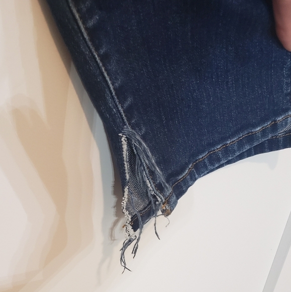 BCGMaxAzria Size 28 High Rise Blue Jeans Skinny Whiskered  Dark W/ Fading - Picture 11 of 14